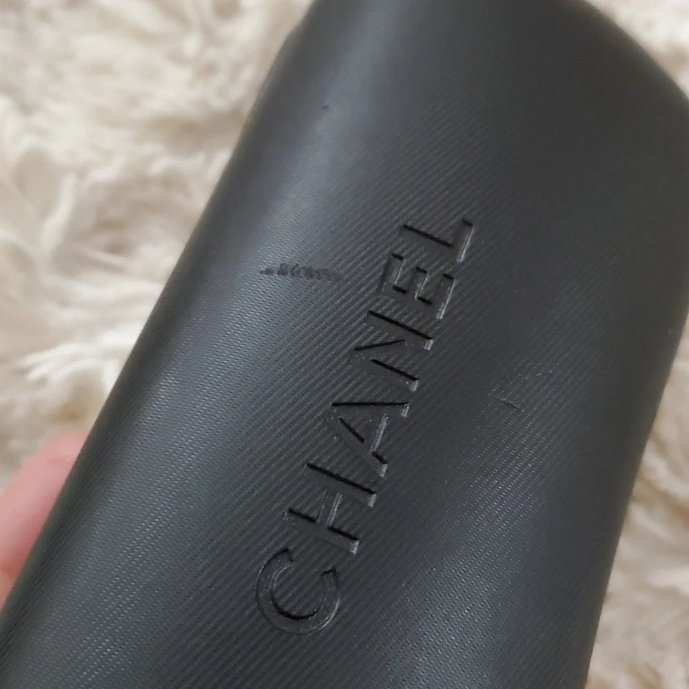 👓 Authentic Chanel Sunglassess Hard Case
